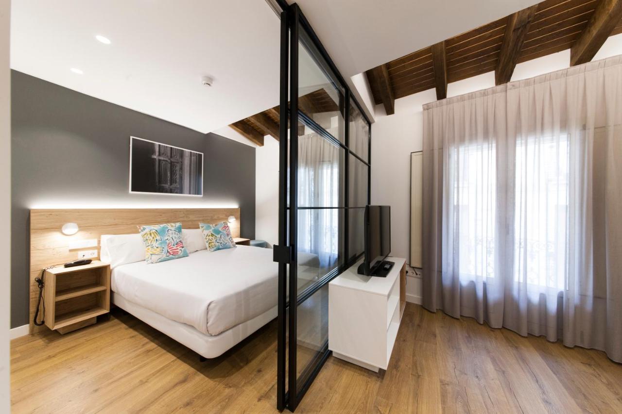 Antique Pamplona Tres Reyes Apartments | Pamplona, Navarra