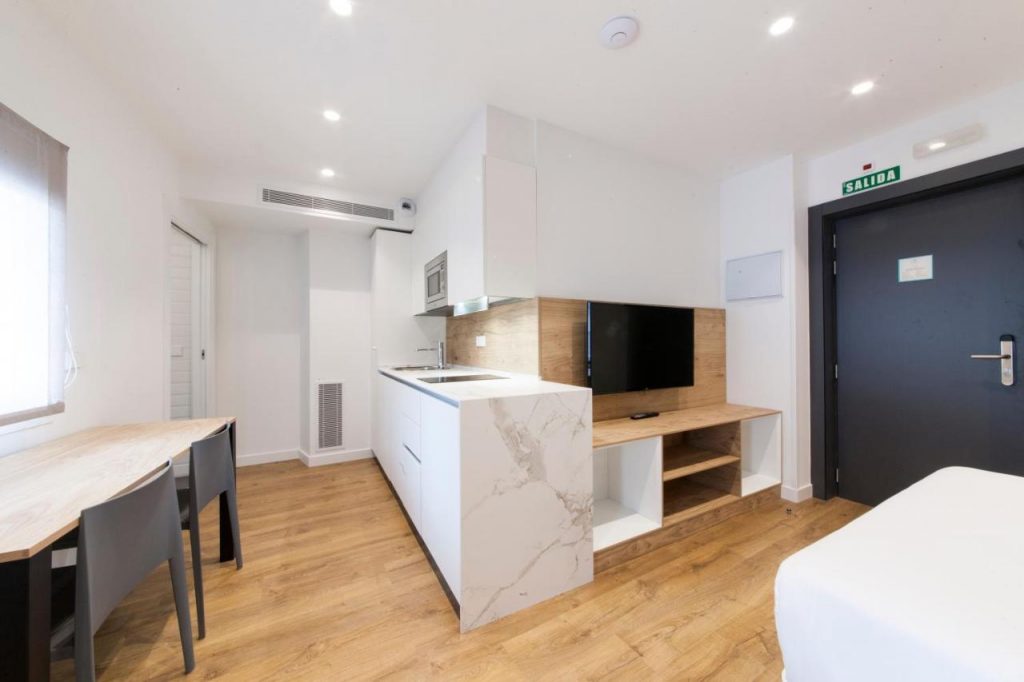 Antique Pamplona Tres Reyes Apartments | Pamplona, Navarra